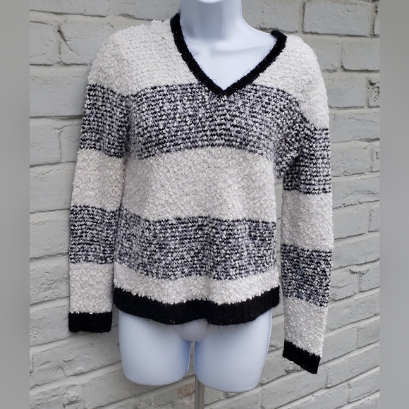 Girls size 14 black and white fuzzy sweater - Picture 3 of 4